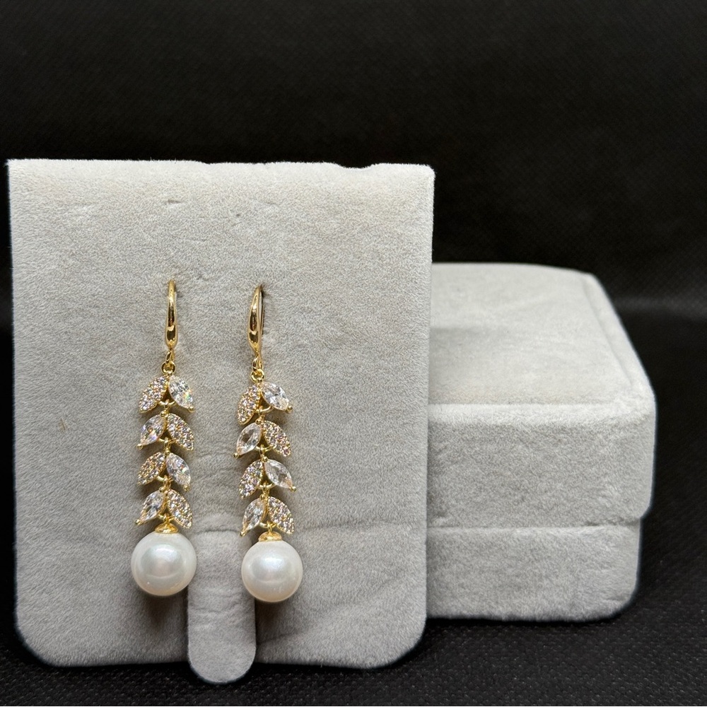 Elegant Gold and Pearl Drop Earrings